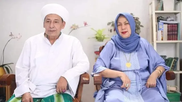 Potret Habib Luthfi dan mendiang Syarifah Salma (Sumber: Nu Online)