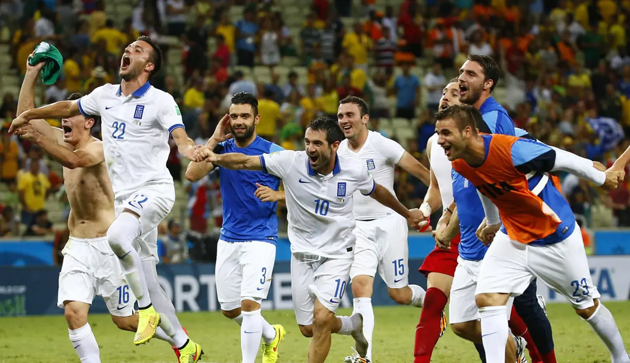 Timnas Yunani berhasil lolos ke babak 16 besar Piala Dunia 2014 setelah menumbangkan Pantai Gading 2-1 di Stadion Castelao, Fortaleza, Brasil, (25/6/2014). (REUTERS/Paul Hanna)