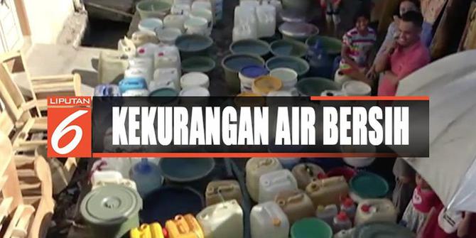 Kekeringan, Warga Makassar Antre Dapatkan Air Bersih
