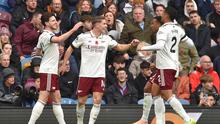 Pemain Arsenal merayakan gol yang dicetak Viktor Gyokeres dalam laga kontra Burnley di Turf Moor, Sabtu (1/11/2025) malam WIB. Arsenal menang 2-0 dalam pertandingan ini. (PETER POWELL / AFP)