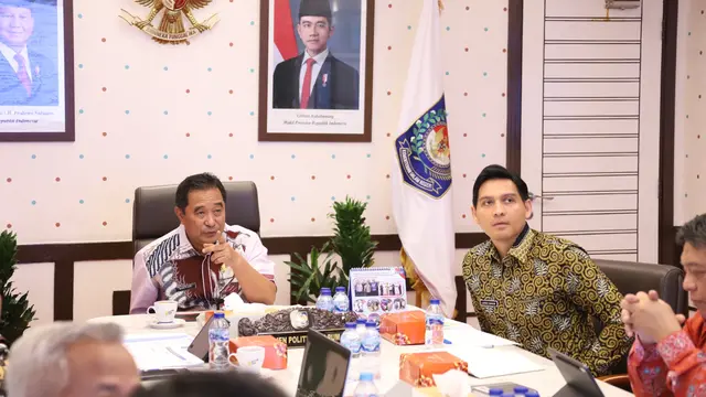 Kementerian Dalam Negeri (Kemendagri) melalui Direktorat Jenderal (Ditjen) Politik dan Pemerintahan Umum (Polpum) memberikan pembekalan khusus kepada Bupati Indramayu Lucky Hakim.