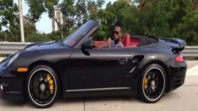 LeBron James memiliki hobi mengoleksi mobil mewah untuk menunjukkan kekayaan yang dimiliki. (Cheatsheet)