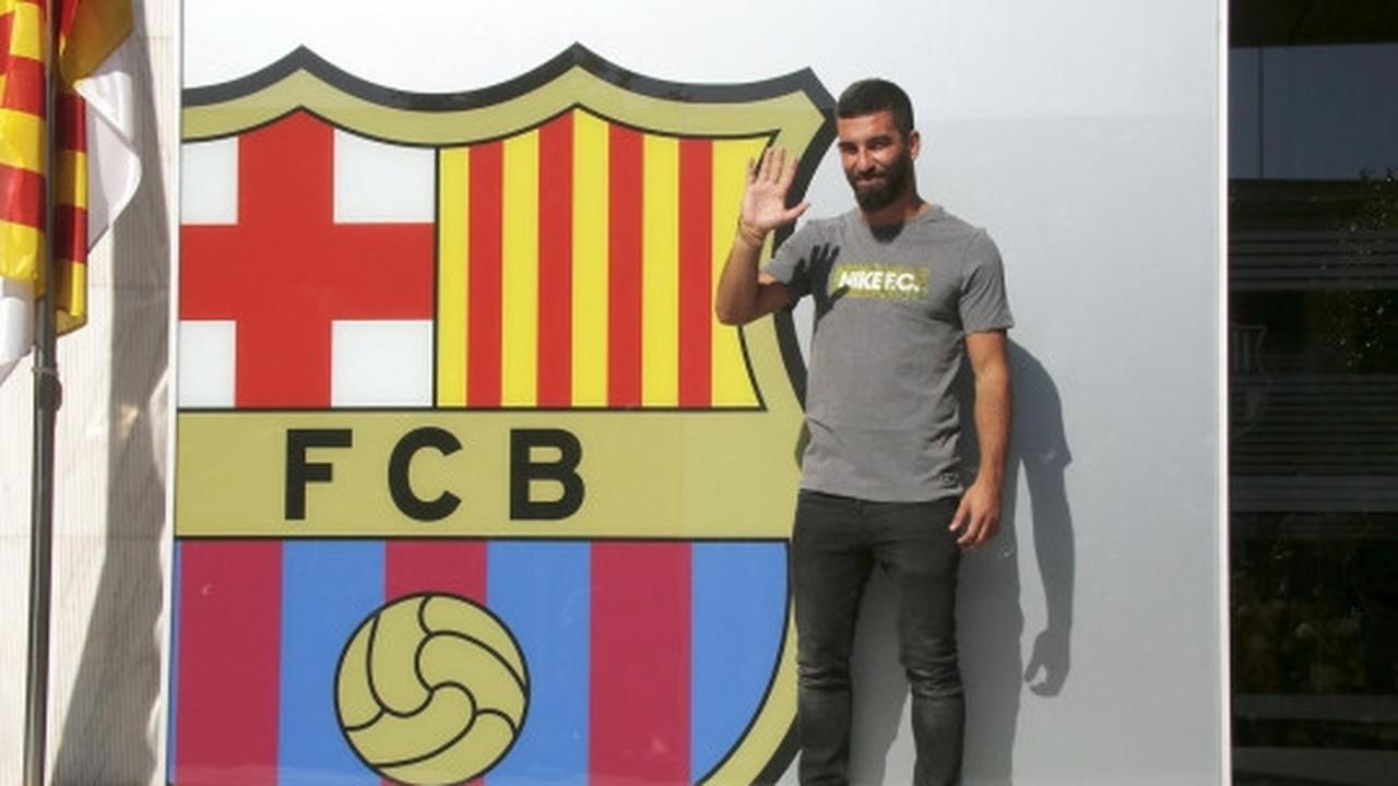Wajah semringah Arda Turan tiba di markas Barcelona