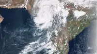 Tampilan satelit dari Siklon Tauktae di India. Dok: Zoom Earth