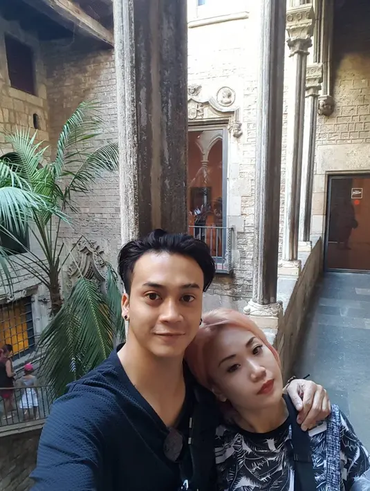 Banyaknya saran dari teman-temannya, membuat Dimas malah bingung. Mana yang harus diikuti. Banyak pertimbangan sebelum akhirnya memutuskan mengikuti program kehamilan. (Instagram/dimazandrean)