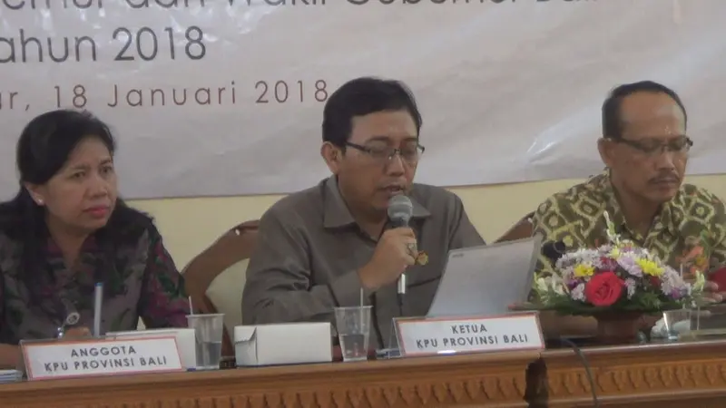 Ketua KPU Bali I Dewa Kade Wiarsa Raka Sandi mengungkapkan hasil tes kedua paslon Pilkada Bali.