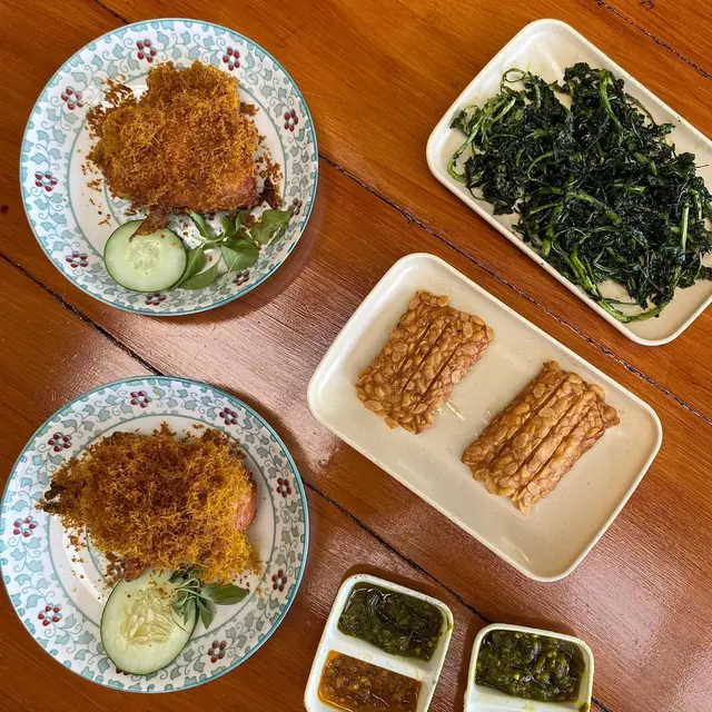 Kisah di Balik Nikmatnya Ayam Goreng Rempah Bu Yayuk Yogyakarta