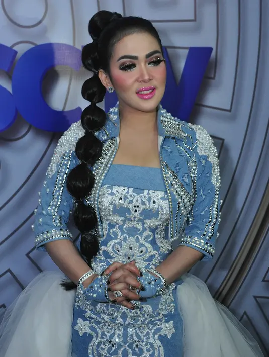 Meski terkesan agak ribet, Syahrini merasa tidak risih. Bagi Syahrini, itu merupakan resiko dirinya untuk selalu tampil fresh dan berbeda dari biasanya. (Nurwahyunan/Bintang.com)