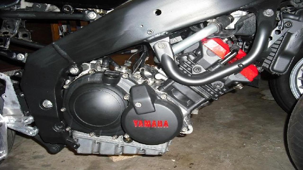 Mesin Yamaha FZR250 (Foto: drivedrill)