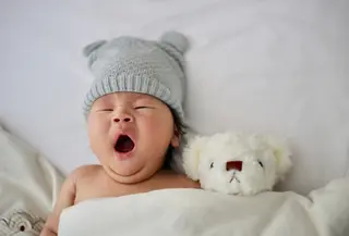 Sahabat atau saudaramu baru saja melahirkan? Yuk, rayakan dengan memberikan kado untuk bayi yang baru lahir.  | unsplash - Minnie Zhou