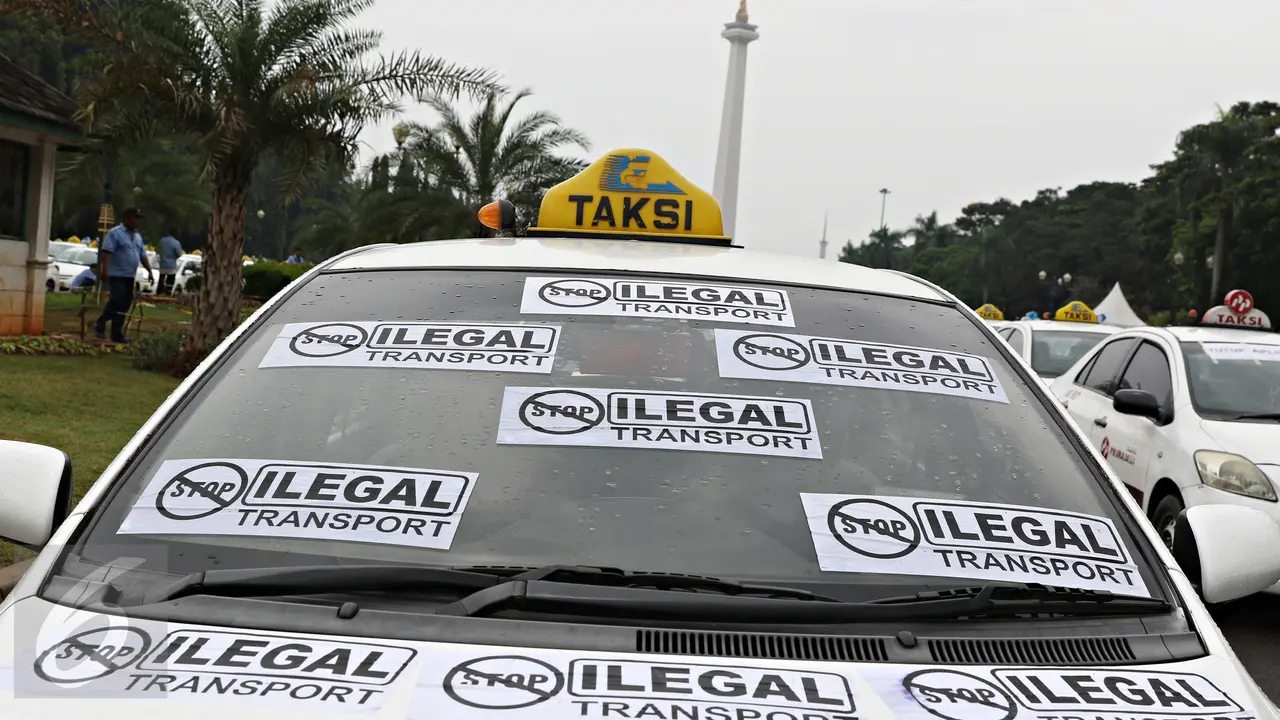 20160314-Tuntut Transportasi Online, Ratusan Taksi Penuhi Kawasan Monas