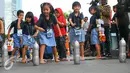 Sejumlah anak-anak PAUD mengikuti sesi permaianan dalam acara Playday di Gedung KPK baru, Kuningan, Jakarta, Kamis (19/5). Komisi Pemberantasan Korupsi (KPK) adakan Playday Anti Korupsi yang diikuti anak-anak PAUD/TK(Liputan6.com/Yoppy Renato)