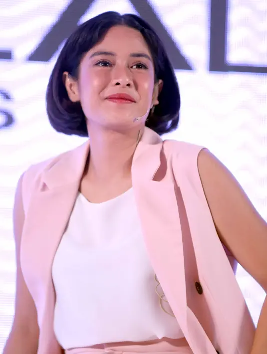 Selalu merawat kecantikan diri, diakui Dian menuju cantik itu membutuhkan proses yang dinamis. Selain itu ia punya rahasia tersendiri yang digunakan untuk menjaga kecantikannya di usia yang semakin bertamabah matang. (Nurwahyunan/Bintang.com)