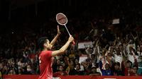 Tunggal putra Indonesia, Anthony Sinisuka Ginting, usai menang melawan wakil Denmark, Viktor Axelsen, pada laga Indonesia Masters 2020 di Istora Senayan, Jakarta, Sabtu (18/1). Anthony Ginting menang dengan skor 22-20 dan 21-11. (Bola.com/Yoppy Renato)