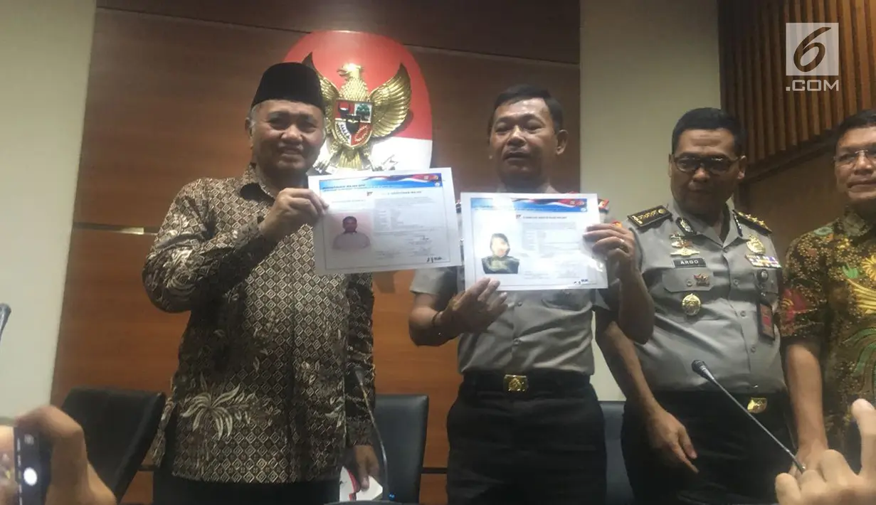 Sketsa pelaku yang diduga penyerang Novel Baswedan ditampilkan pihak KPK dan Polda Metro Jaya, Jumat (24/11). Idham menjelaskan, sketsa tersebut hasil kerja dari tim Australian Federal Police (AFP) dan Pusat Inafis Mabes Polri.(Liputan6.com/Fachrur Rozie)