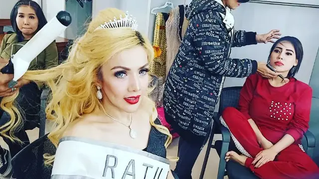 Gaya Barbie Kumalasari dengan Makeup Seperti Boneka (sumber: instagram/barbiekumalasari)