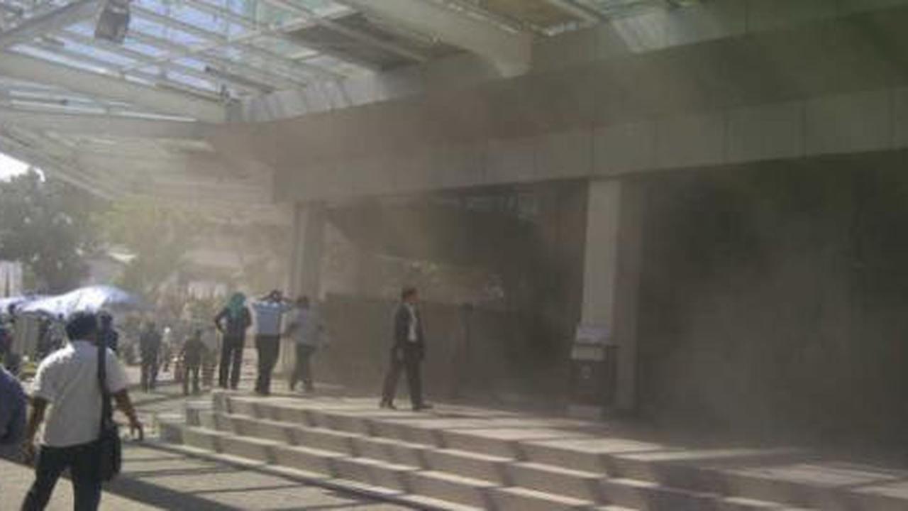 Ledakan keras di Mall Ratu Indah, pengunjung berhamburan keluar