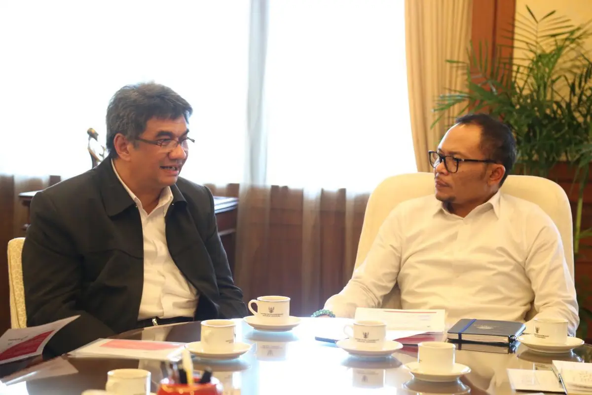 Terkait dengan rencana pemenuhan tenaga kerja, beberapa petinggi PT Pertamina melakukan audiensi dengan Menteri Ketenagakerjaan M Hanif Dhakiri, kemarin.