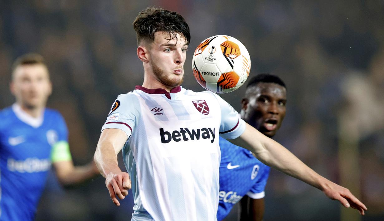 Declan Rice. Bek tengah 22 tahun yang telah memperkuat West Ham sejak 2016/2017 ini memiliki nilai pasar 70 juta Euro atau setara Rp.1,15 triliun. Kompetisi tertinggi Eropa yang pernah diikutinya adalah Kualifikasi  Liga Europa 2016/2017 dan Liga Europa musim 2021/2022 ini. (AP/Olivier Matthys)