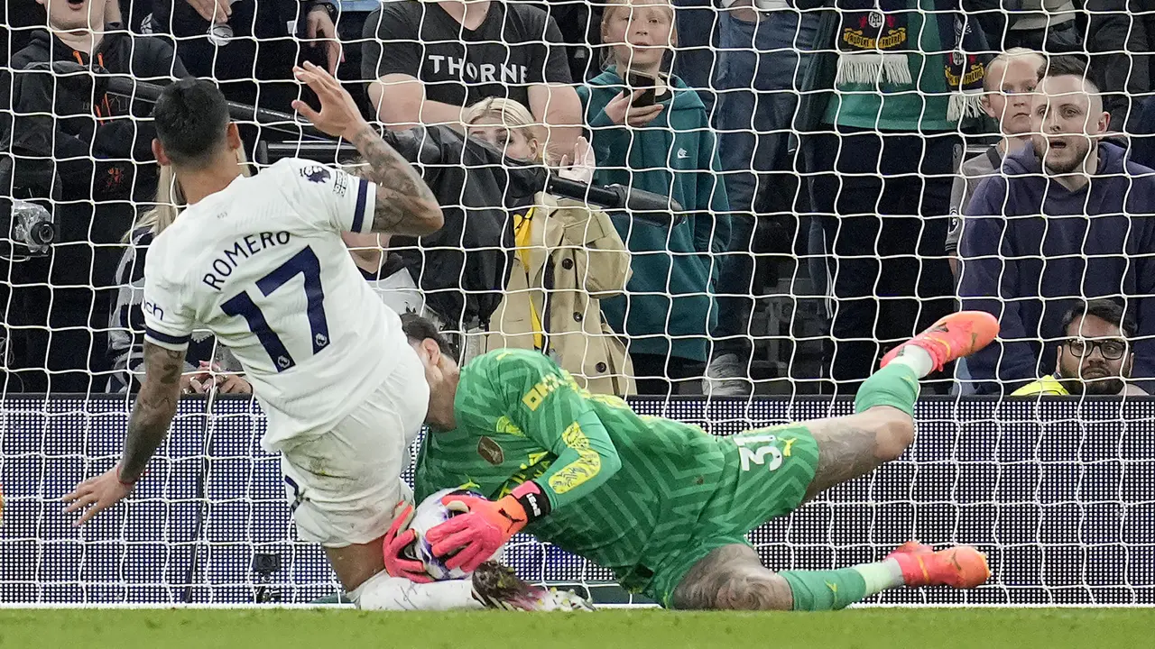 Foto: Dua Gol Erling Haaland ke Gawang Tottenham Dekatkan Man City Cetak Rekor 4 Gelar Beruntun Liga Inggris