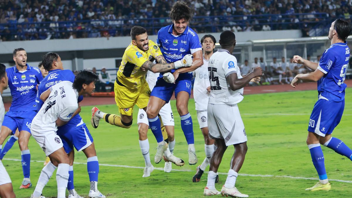 Bojan Hodak Akui Persib Putus Asa Hadapi Taktik Defensif Arema, 28 Tembakan Tanpa Gol!