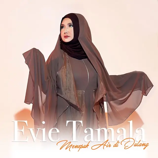 Evie Tamala