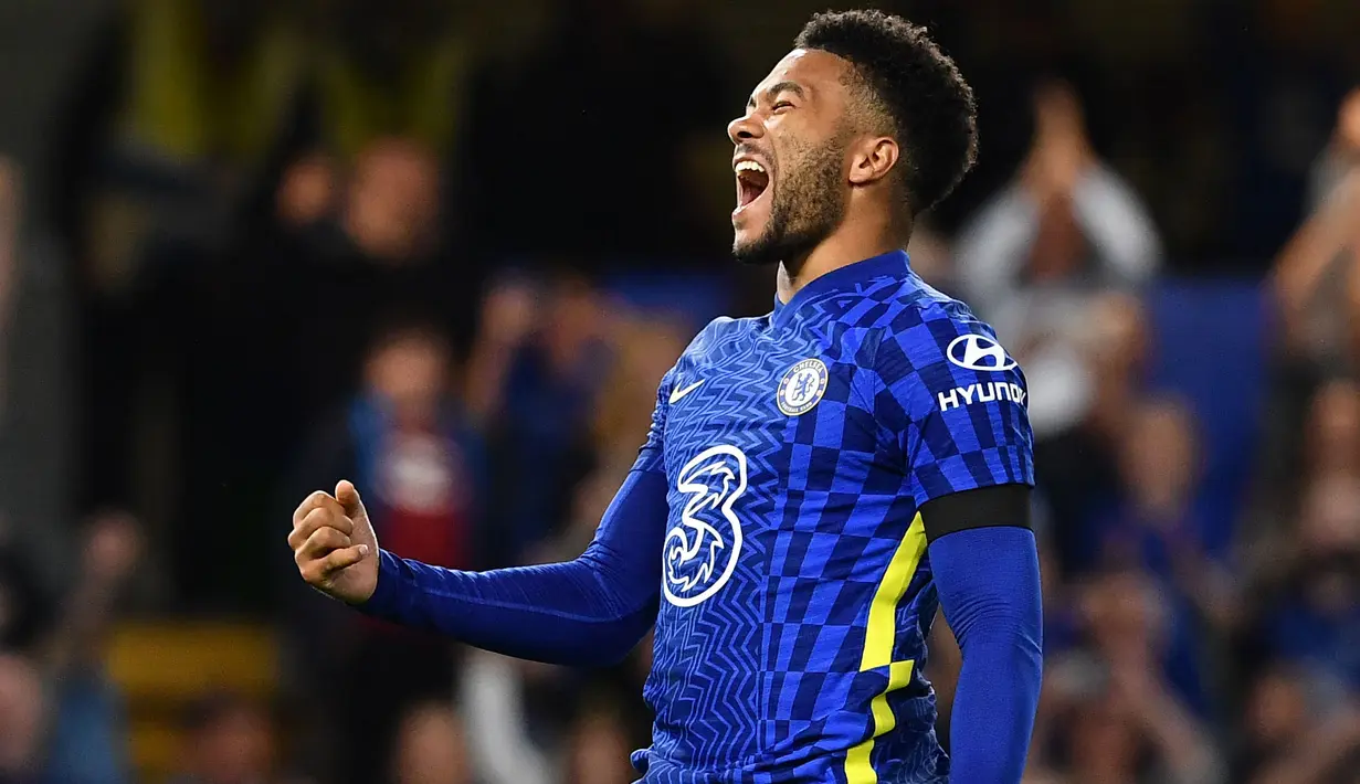 Reece James dipromosikan ke tim utama Chelsea setalah sukses menjalani masa peminjaman di Wigan pada 2018/19. Ia tampil sebanyak 37 laga di bawah Lampard dan tercatat sebagai pencetak gol termuda di Liga Champions. Saat ini, Reece masih dipercaya di skuat utama oleh Thomas Tuchel. (AFP/Ben Stansall)