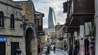 Pemandangan Kota Tua dan Flame Tower di Baku pada 18 Maret 2019. (Mladen Antonov/ AFP).