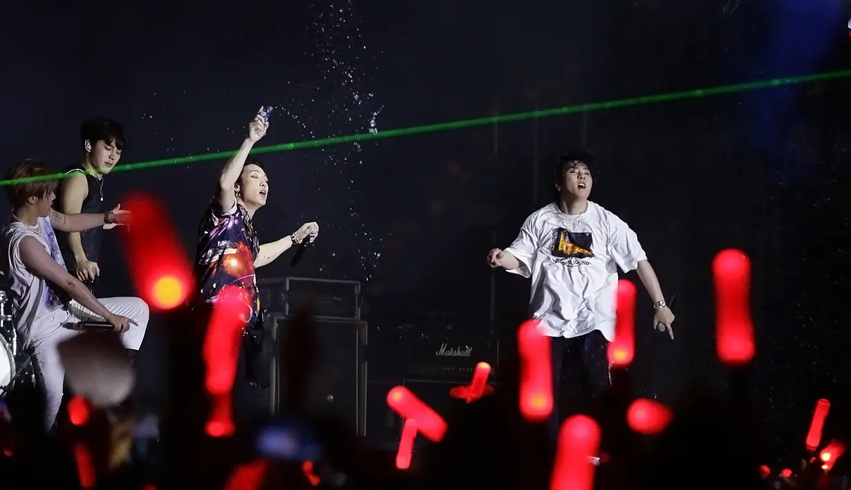 Aksi iKon (Bambang E Ros/Fimela.com)