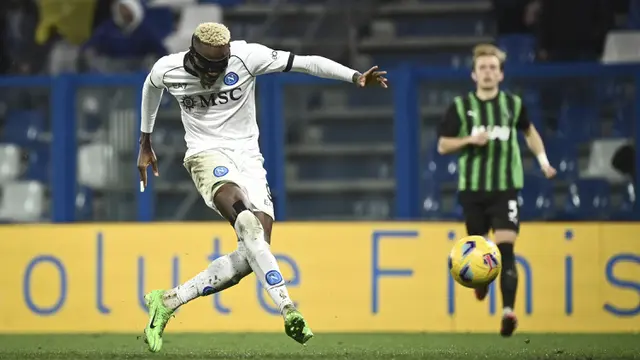 Foto: Gawang Sassuolo Jadi Korban Keganasan Victor Osimhen, Napoli Pesta Gol di Liga Italia