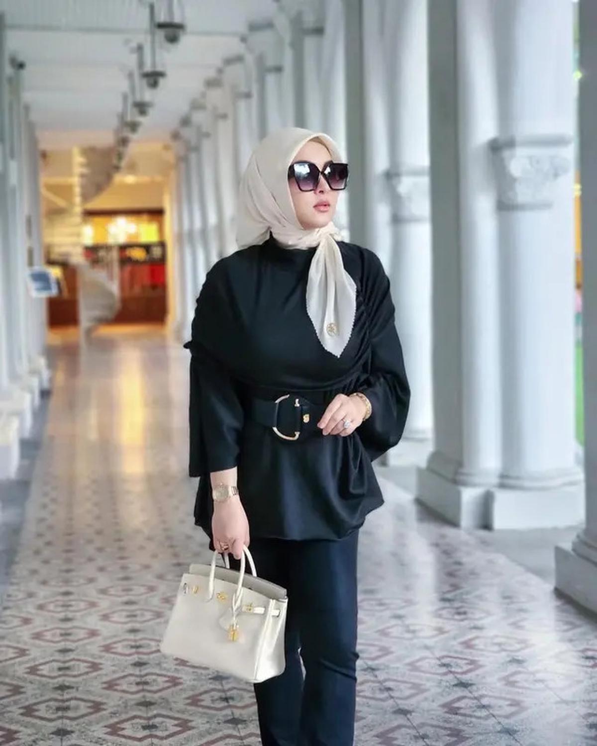 10 Pilihan Model Tas Putih ala Syahrini, dari Model Klasik hingga Super Langka