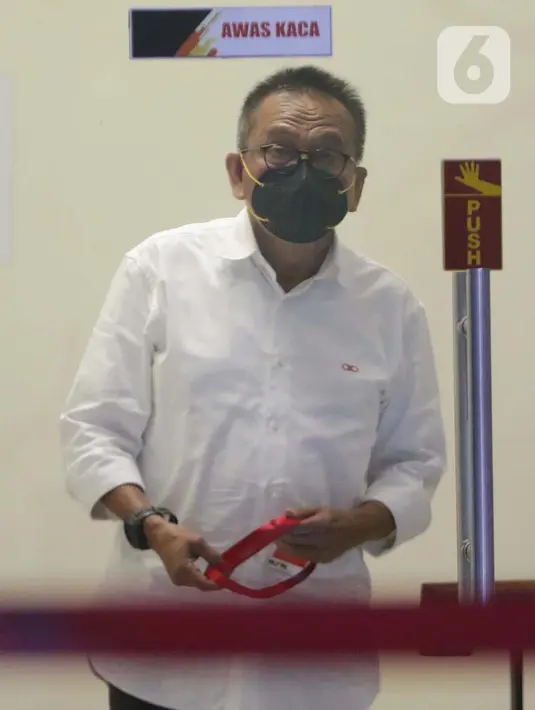 Wakil Ketua DPRD DKI Jakarta, M Taufik usai menjalani pemeriksaan sebagai saksi di Gedung KPK Jakarta, Selasa (10/8/2021). M Taufik diperiksa sebagai saksi untuk Yoory Corneles, tersangka kasus dugaan korupsi pengadaan tanah di Munjul, Pondok Ranggan, Jakarta. (Liputan6.com/Helmi Fithriansyah)