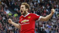 Daley Blind rayakan gol untuk Manchester United (Reuters / Carl Recine)