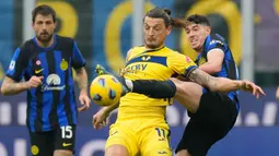 Inter Milan berhasil amankan tiga poin usai menang 2-1 atas Verona pada pekan ke-19 Liga Italia. Dua gol kemenangan Inter Milan dicetak oleh Lautaro Martinez dan Davide Frattesi. (AP Photo/Antonio Calanni)