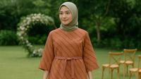 Model Batik untuk Kondangan Outdoor (image by chatgpt)