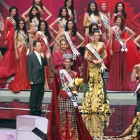 Bunga Jelitha Ibrani meraih mahkota Puteri Indonesia 2017 (Nurwahyunan/Bintang.com)