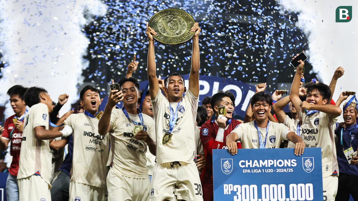 Foto: Momen Skuad Persita Tangerang U-20 Angkat Trofi Juara Elite Pro Academy (EPA) Liga 1 U-20 2024/2025