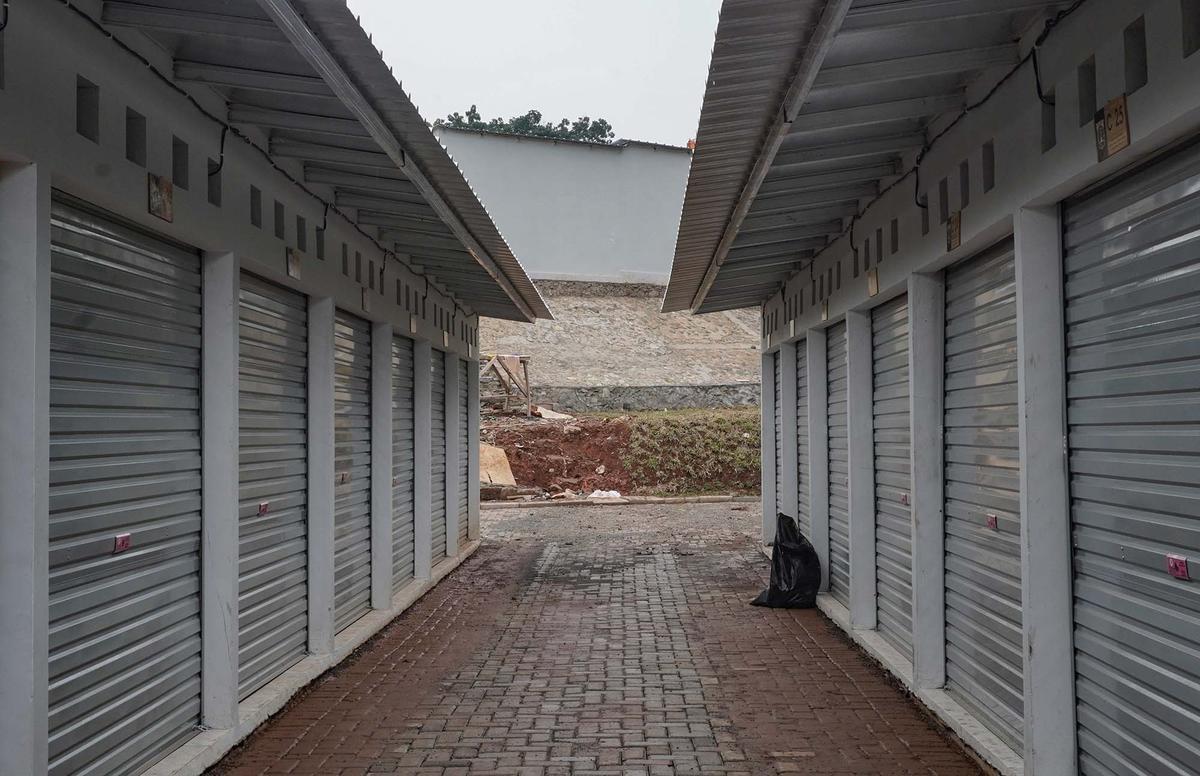 FOTO: Pasar Relokasi Pedagang Pasar Barito di Lenteng Agung masih Sepi