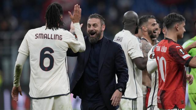 Foto: Reaksi Daniele De Rossi Saat Membawa AS Roma Permalukan AC Milan di Liga Europa