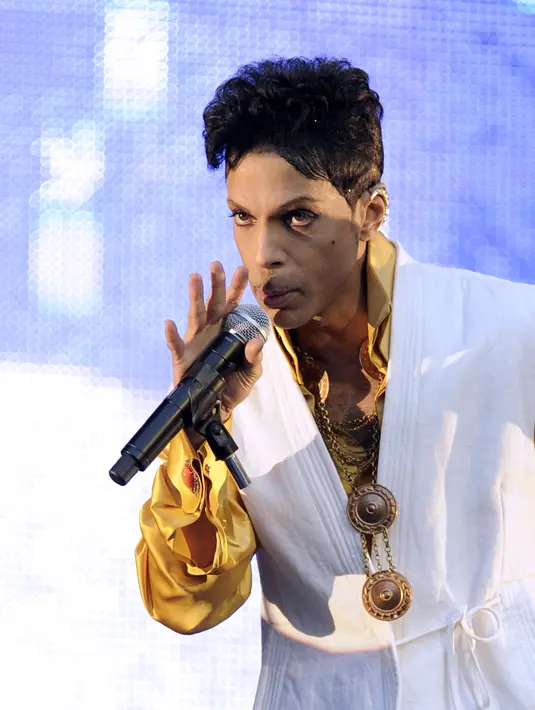 Prince, bintang musik pop yang sudah melegenda telah tutup usia pada tanggal 21/04/16 lalu. Namun pihak kepolisian setempat masih menyelidiki kematian beliau. (AFP/Bintang.com)