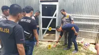 Anggota Polres Musi Banyuasin Sumsel saat melakukan olah TKP di rumah warga yang dirampok (Dok. Humas Polres Musi Banyuasin / Nefri Inge)