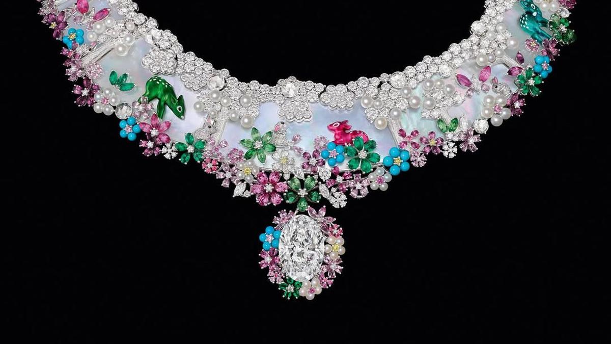 Ketika Perhiasan Menjadi Lukisan Miniatur Alam, Dior Diorexquis Forêt Nacrée Raih Prix du Savoir-Faire di Monaco