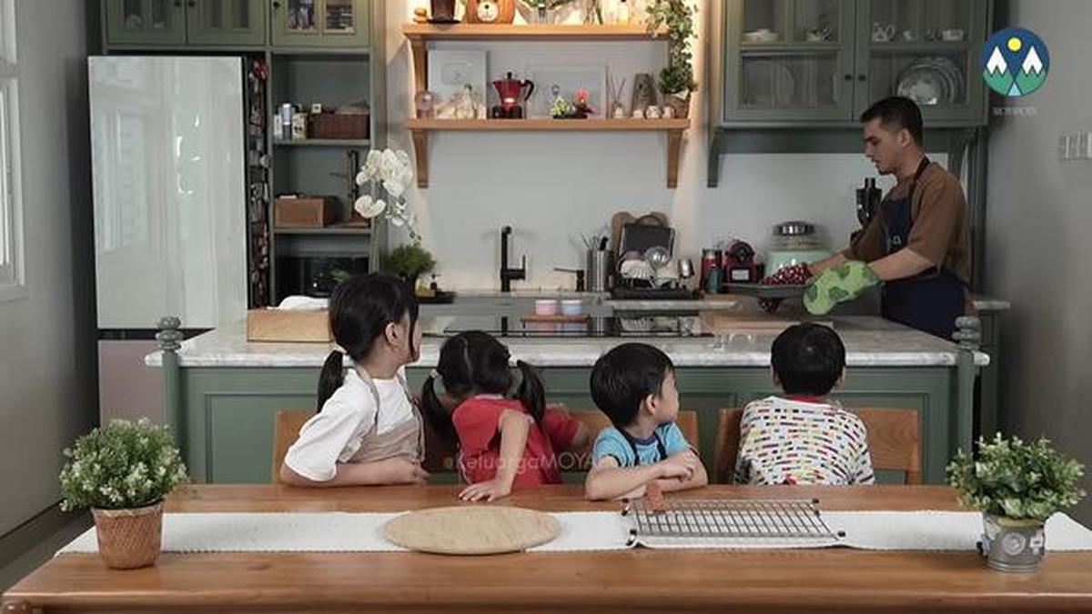 7 Potret Dapur Rumah Ricky Harun dan Herfiza, Perpaduan Modern dan Natural