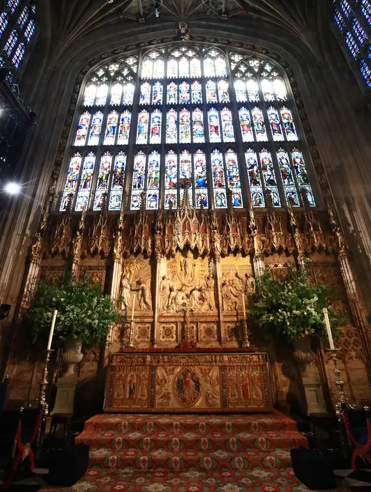 Tampilan altar Kapel St George untuk upacara pernikahan Pangeran Harry dan Meghan Markle di Kastil Windsor, Inggris, Sabtu (19/5). Pangeran Harry dan Meghan Markle akan menikah di Kastil Windsor. (Danny Lawson/POOL/AFP)