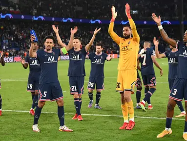 Selain lini depan yang bertabur bintang, PSG memiliki kedalaman yang luar biasa di lini tengah. Les Parisiens memiliki Marco Verratti, Georginio Wijnaldum, Ander Herrera, dan Julian Draxler. Ada juga Leandro Paredes, Danilo Pereira dan Idrissa Gueye sebagai gelandang bertahan. (AFP/Franck Fife)