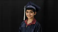 Tanishq Abraham baru menginjak 11 tahun saat ia sudah menyandang tiga gelar sarjana sekaligus, ia mendapat gelar itu dari American River College di Sacramento. 