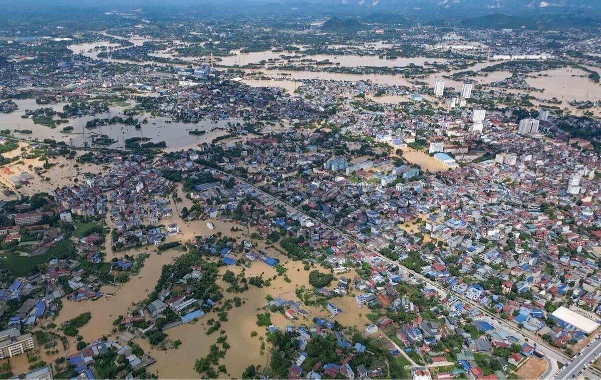 FOTO: Topan Matmo Luluhlantakkan Vietnam Utara, Banjir Terburuk dalam 60 Tahun