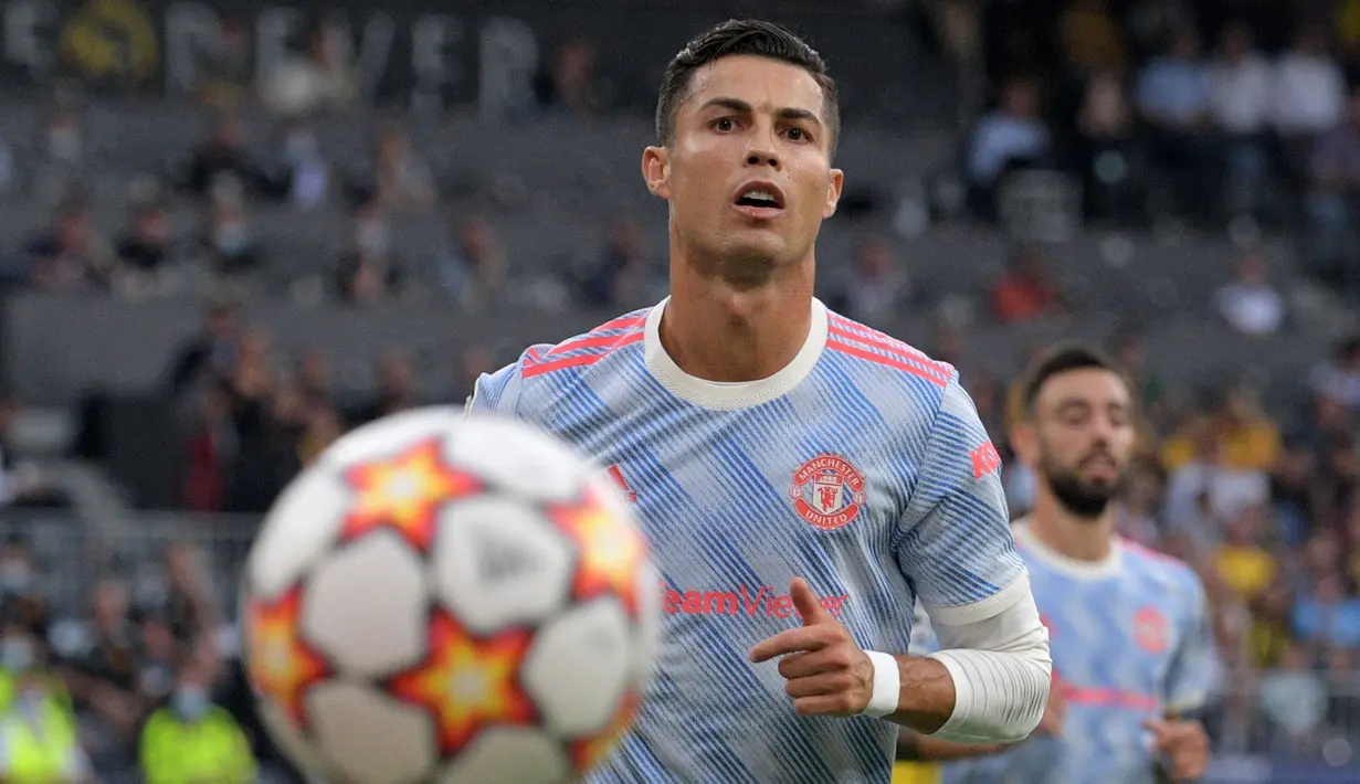 <p>Cristiano Ronaldo merupakan pemain dengan catatan penampilan terbanyak di babak semifinal Liga Champions, yaitu 21 kali. Sang penyerang 37 tahun tersebut juga memiliki torehan 140 gol di ajang tersebut. Sejauh ini, CR7 telah berhasil merengue 5 trofi Liga Champions berama Real Madrid dan Manchester United. (AFP/Sebastien Bozon)</p>