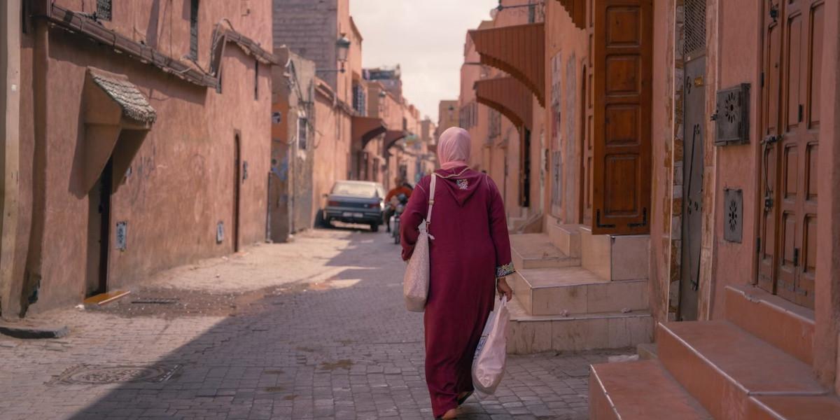 Ilustrasi Gamis Burgundy