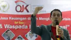 Anggota DPR Komisi XI Kamrussamad memberikan paparan seputar tantangan dan solusi investasi ilegal di tengah krisis ekonomi pasca virus Covid-19 di Cengkareng, Jakarta Senin (9/3/2020). Kegiatan bersama OJK ini bertujuan untuk memberikan edukasi dan literasi ke masyarakat. (Liputan6.com/HO/Bon)